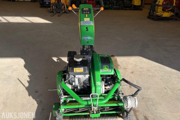 2017 John Deere 220 E-Cut Hybrid Green Klipper